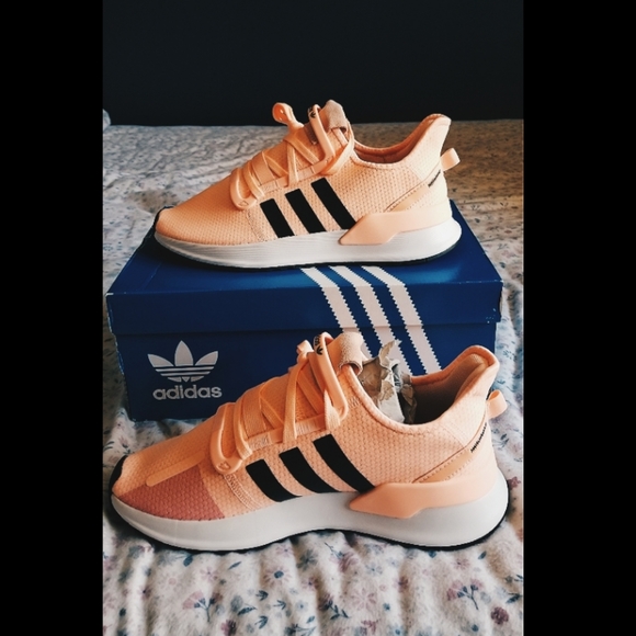 SOLD! NWT Adidas Original Women's U_Path Run Shoes - Picture 3 of 5